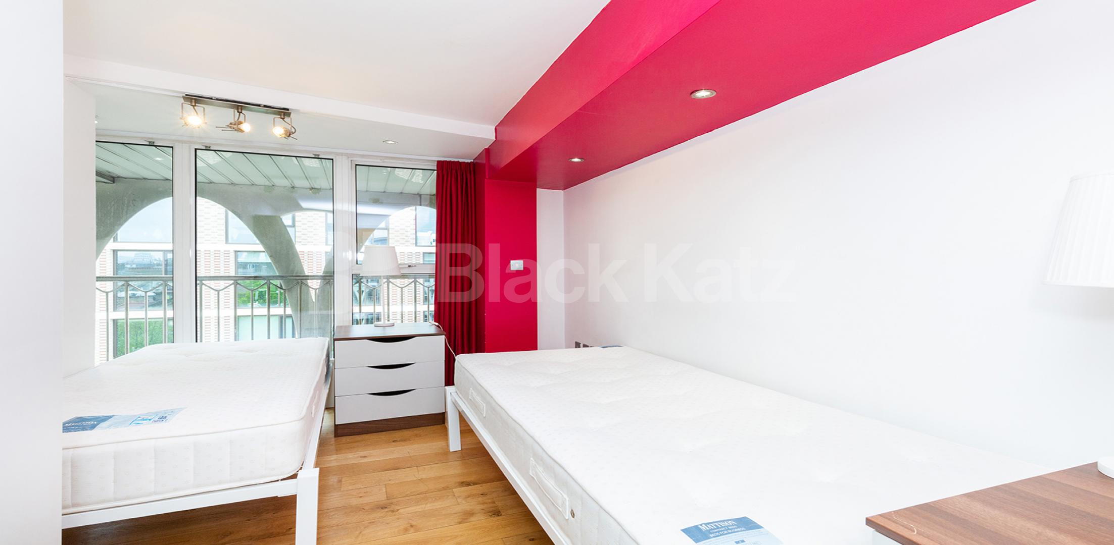 			3 Bedroom, 2 bath, 1 reception Apartment			 Farringdon Road EC1R, CLARKENWELL / FARRINGDON